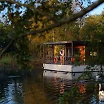 Maison En Location Avec Terrasse Pour 4 Personnes - Api-1-52-1733 Camping *