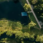 Maison En Location Avec Terrasse Pour 4 Personnes - Api-1-52-1733