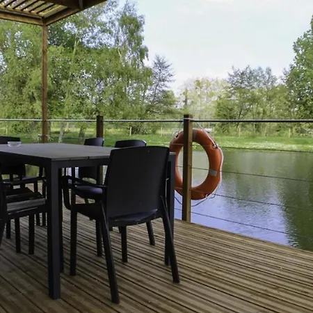 Maison En Location Avec Terrasse Pour 4 Personnes - Api-1-52-1733