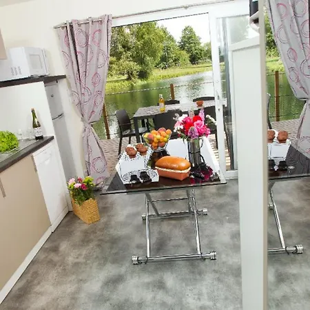 Maison En Location Avec Terrasse Pour 4 Personnes - Api-1-52-1733 Кемпинг