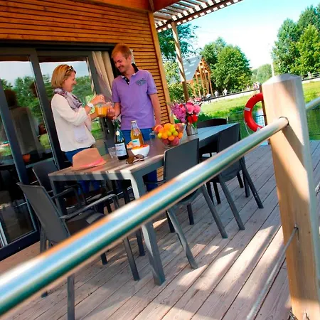 Maison En Location Avec Terrasse Pour 4 Personnes - Api-1-52-1733 *