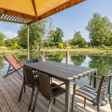 Maison En Location Avec Terrasse Pour 4 Personnes - Api-1-52-1733 *